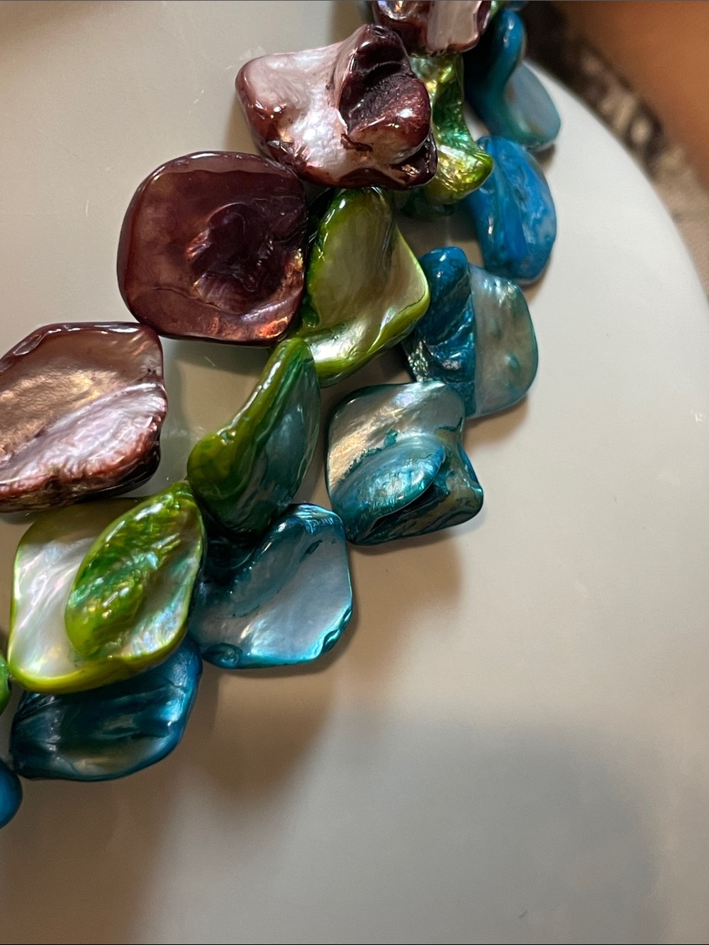 Multi-Color Shell Statement Necklace 16” - Picture 5 of 6